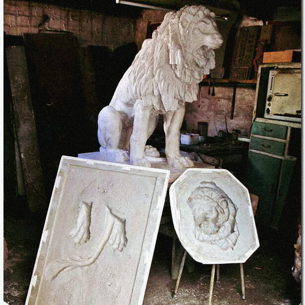 Escultura león